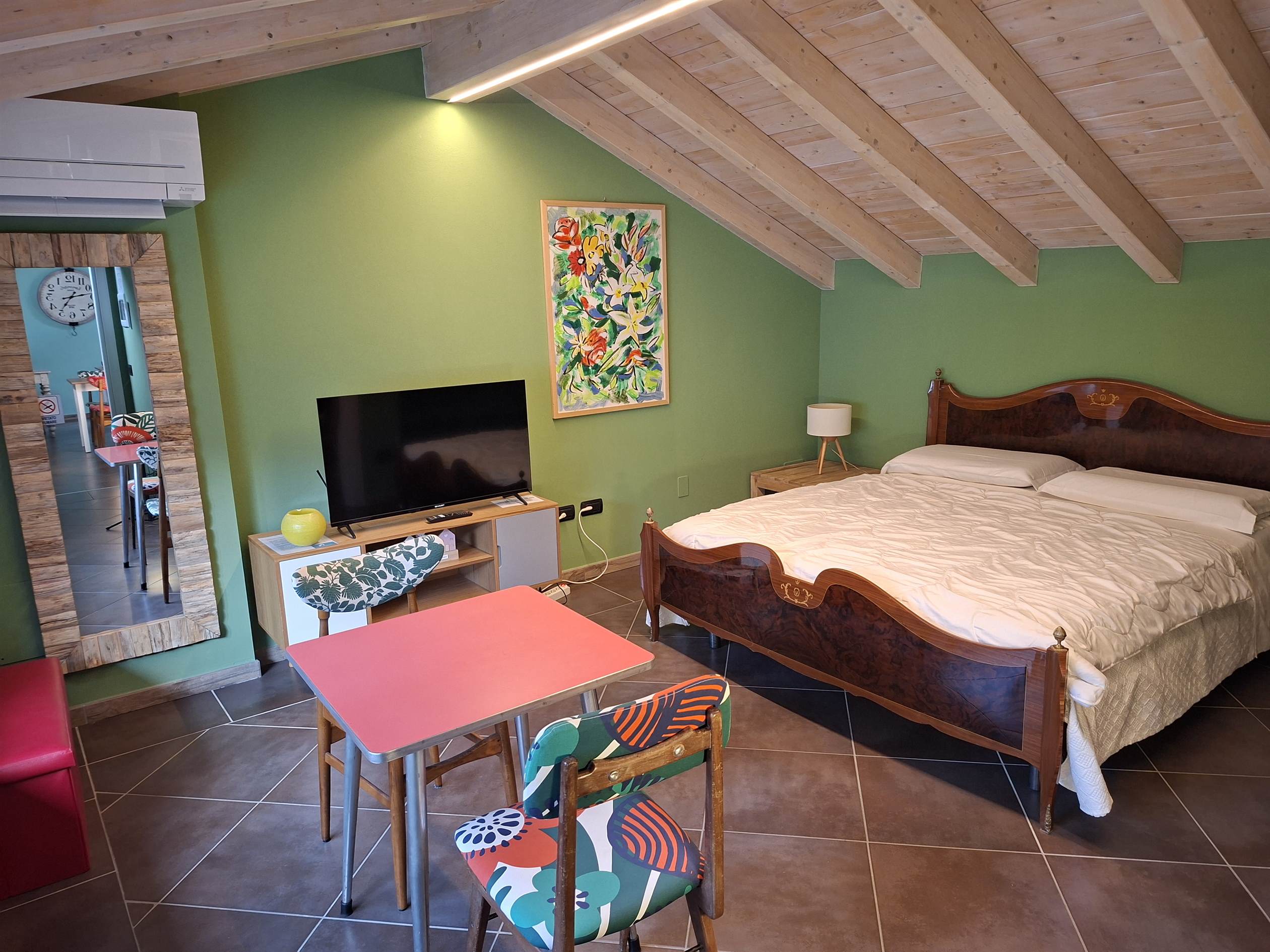 Mass Image Compressor Compressed this image. https://sourceforge.net/projects/icompress/ with Quality:68