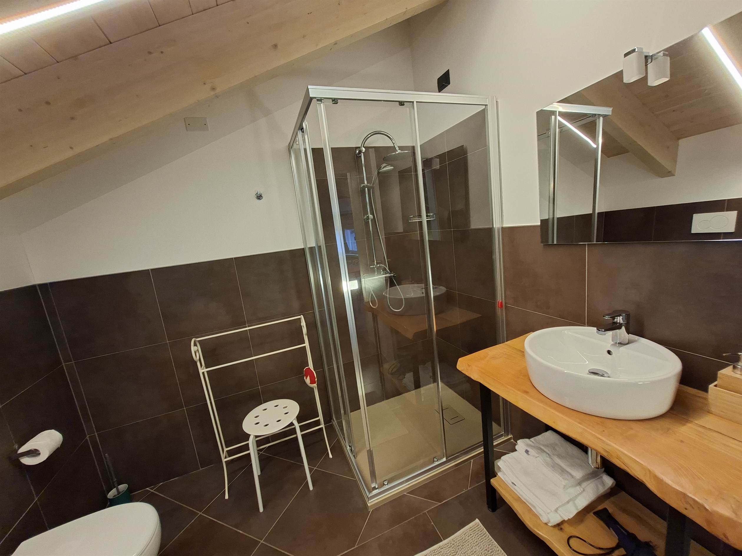 Mass Image Compressor Compressed this image. https://sourceforge.net/projects/icompress/ with Quality:68