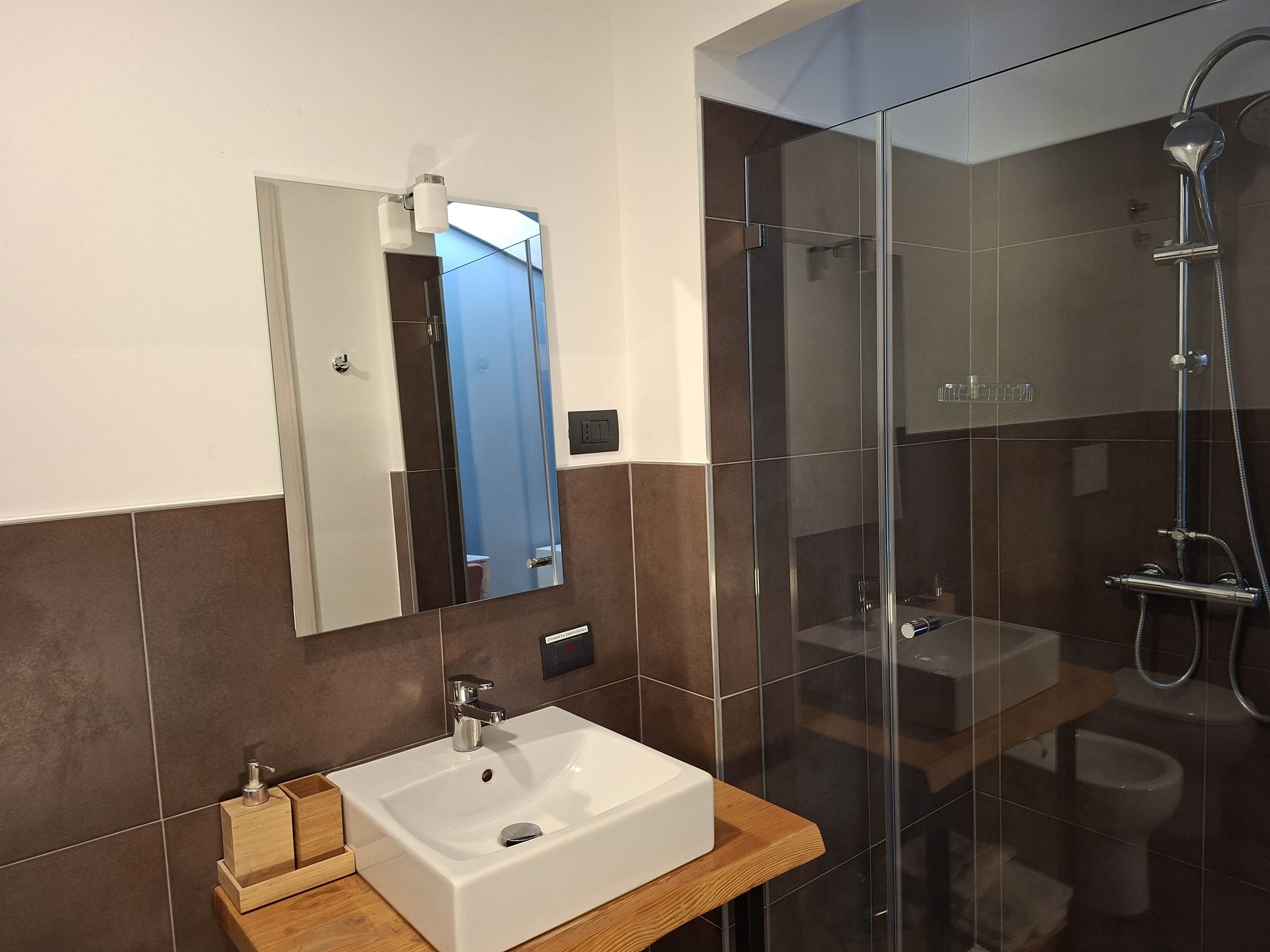 Mass Image Compressor Compressed this image. https://sourceforge.net/projects/icompress/ with Quality:68