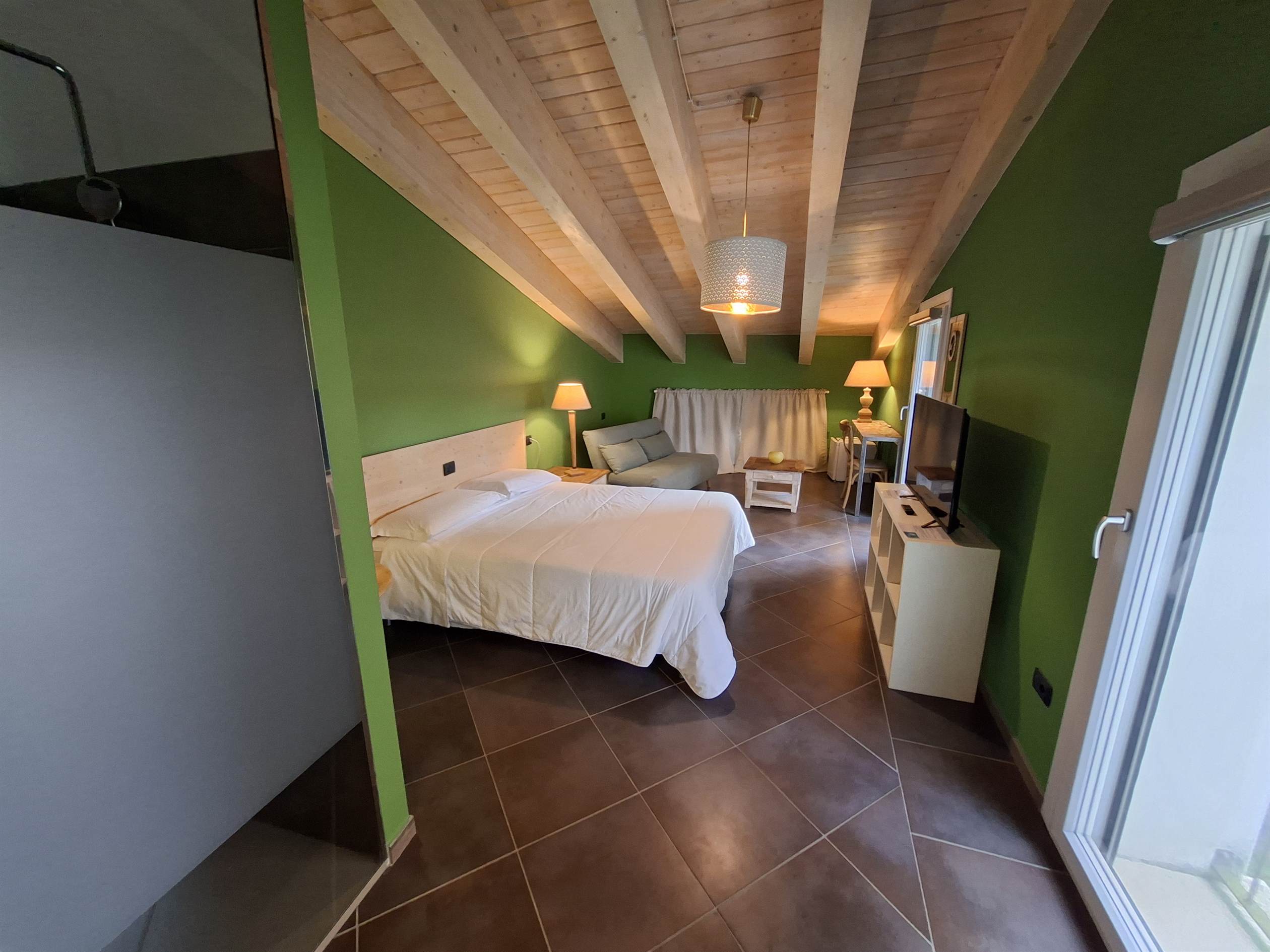 Mass Image Compressor Compressed this image. https://sourceforge.net/projects/icompress/ with Quality:68