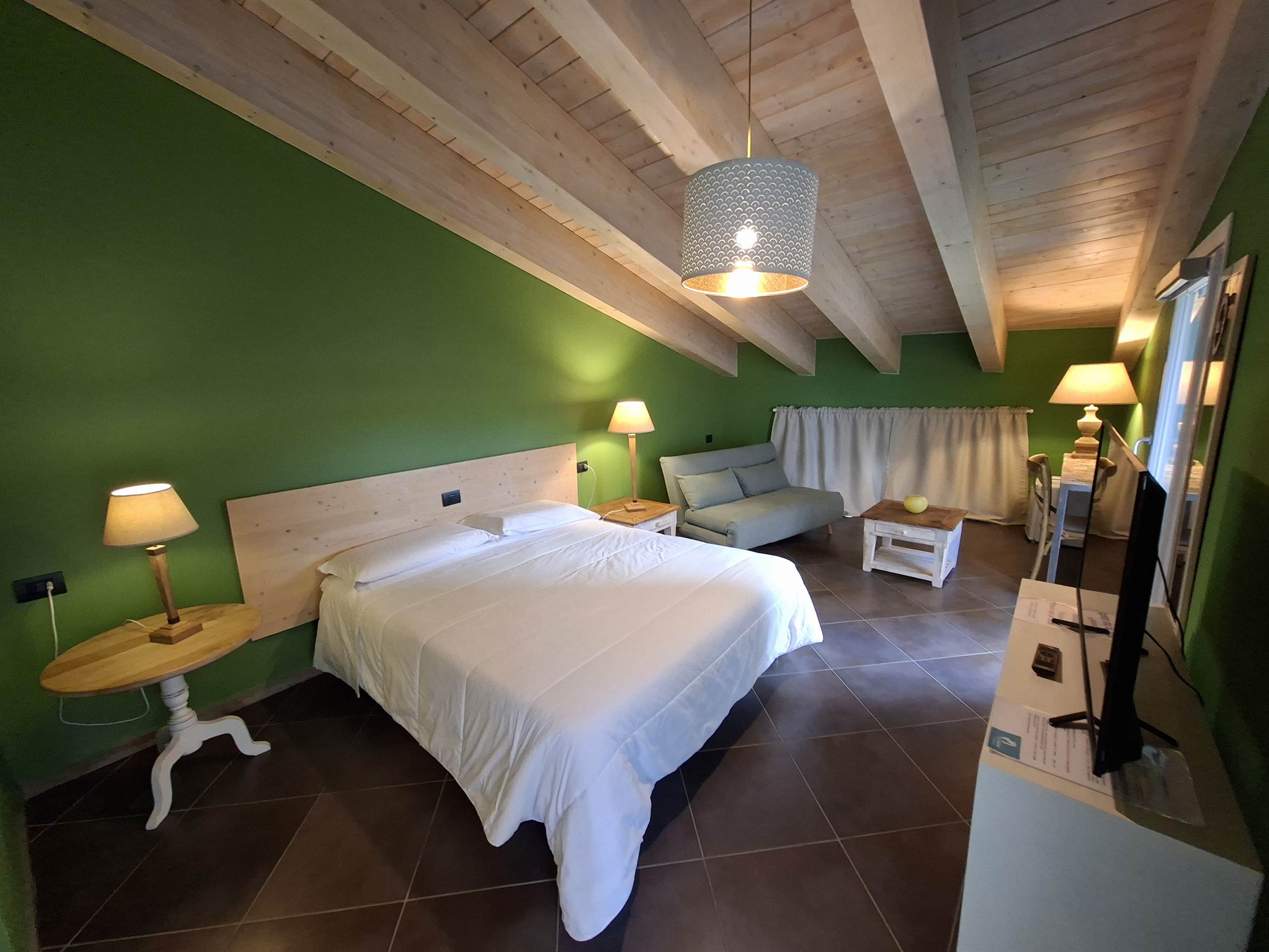 Mass Image Compressor Compressed this image. https://sourceforge.net/projects/icompress/ with Quality:68